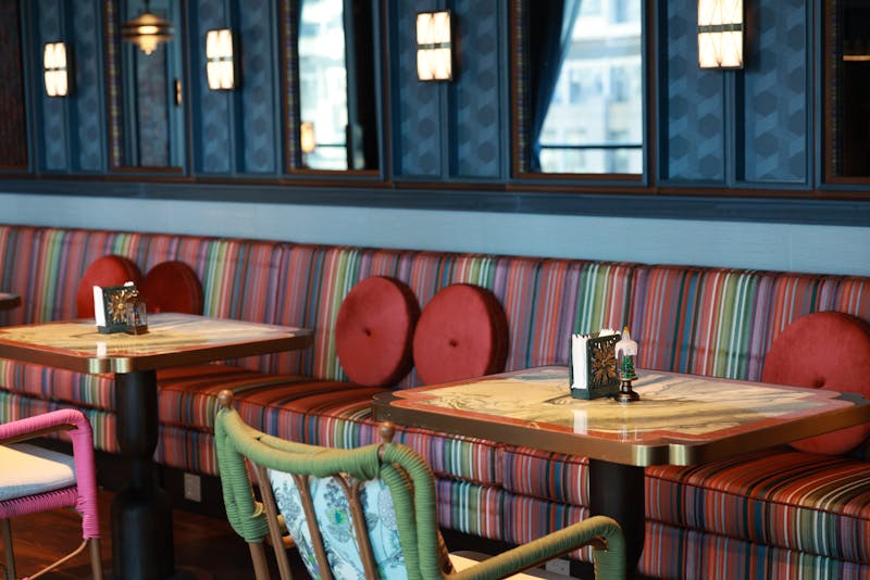 Wing Snob cozy lounge space with comfortable seating